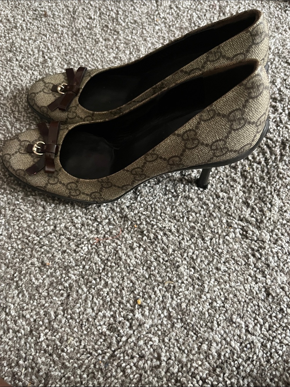 NWOT Authentic Gucci Brown Signature Monogram Bow-Accent Heels SZ 36